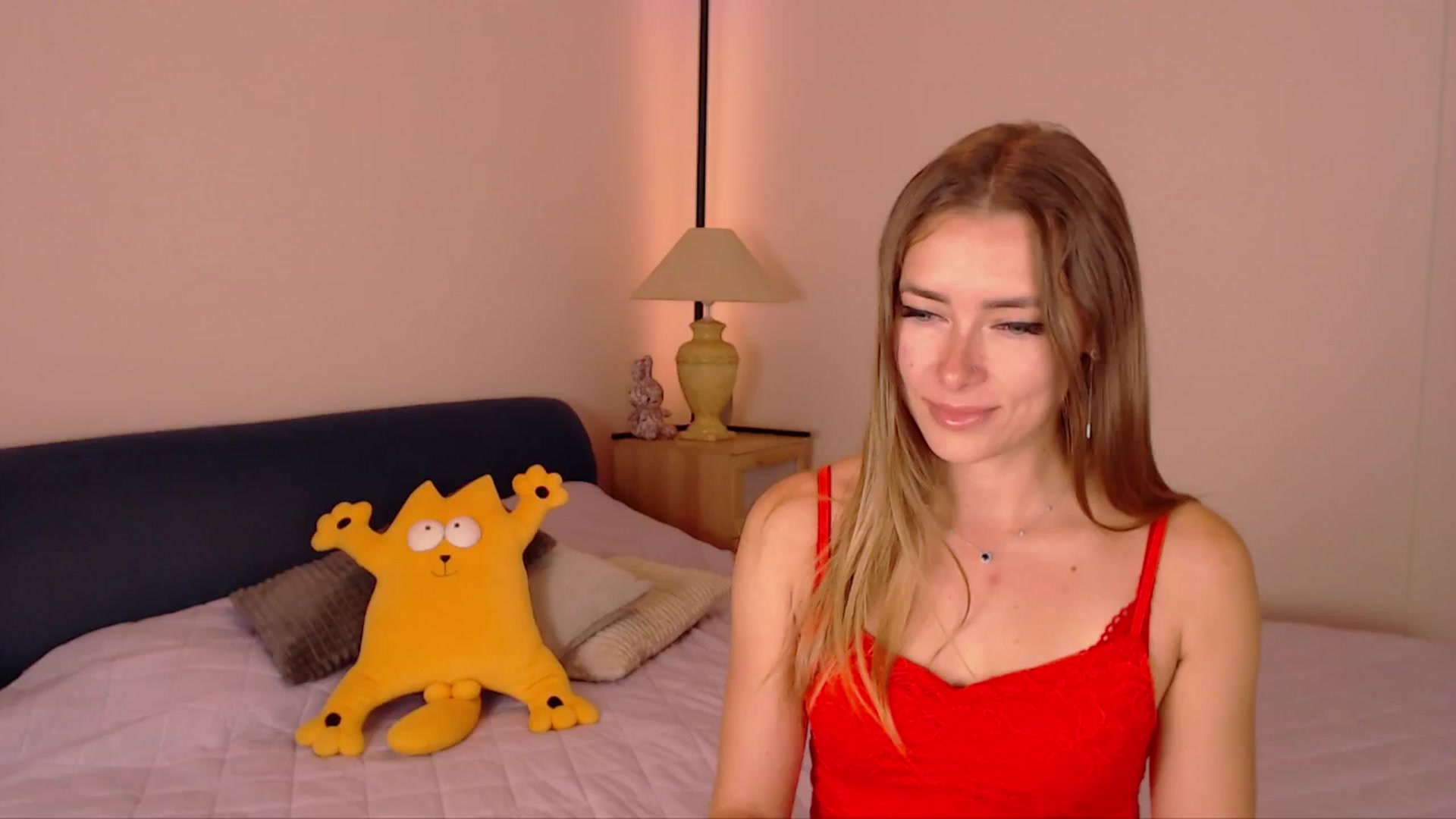Gallery image thumbnail from SimonsWife's myfreecams stream on, 09/28/2025, 13:45 image 1 of 20