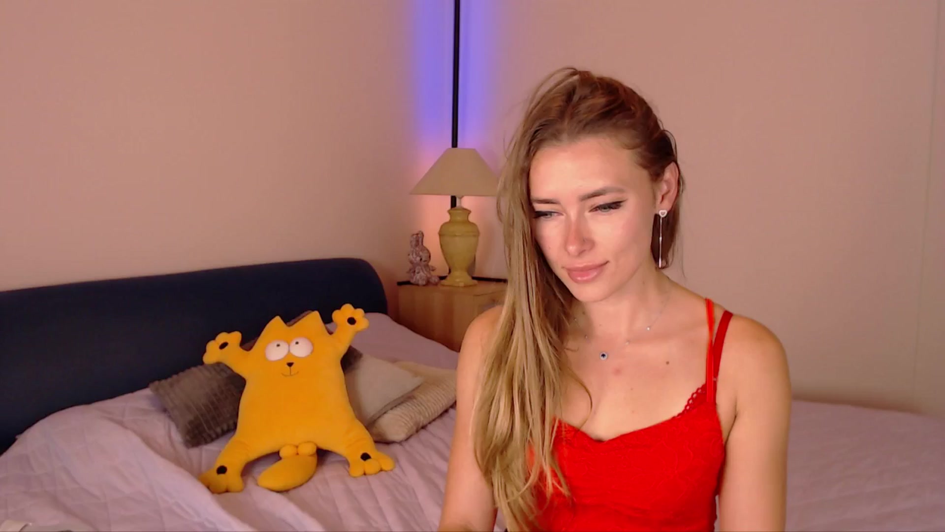 Gallery image thumbnail from SimonsWife's myfreecams stream on, 09/28/2025, 13:45 image 8 of 20