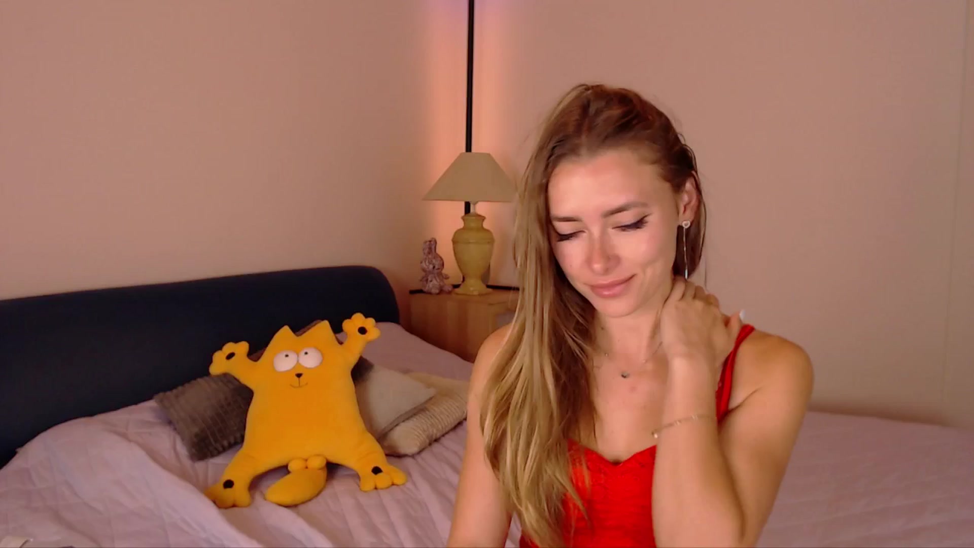 Gallery image thumbnail from SimonsWife's myfreecams stream on, 09/28/2025, 13:45 image 14 of 20