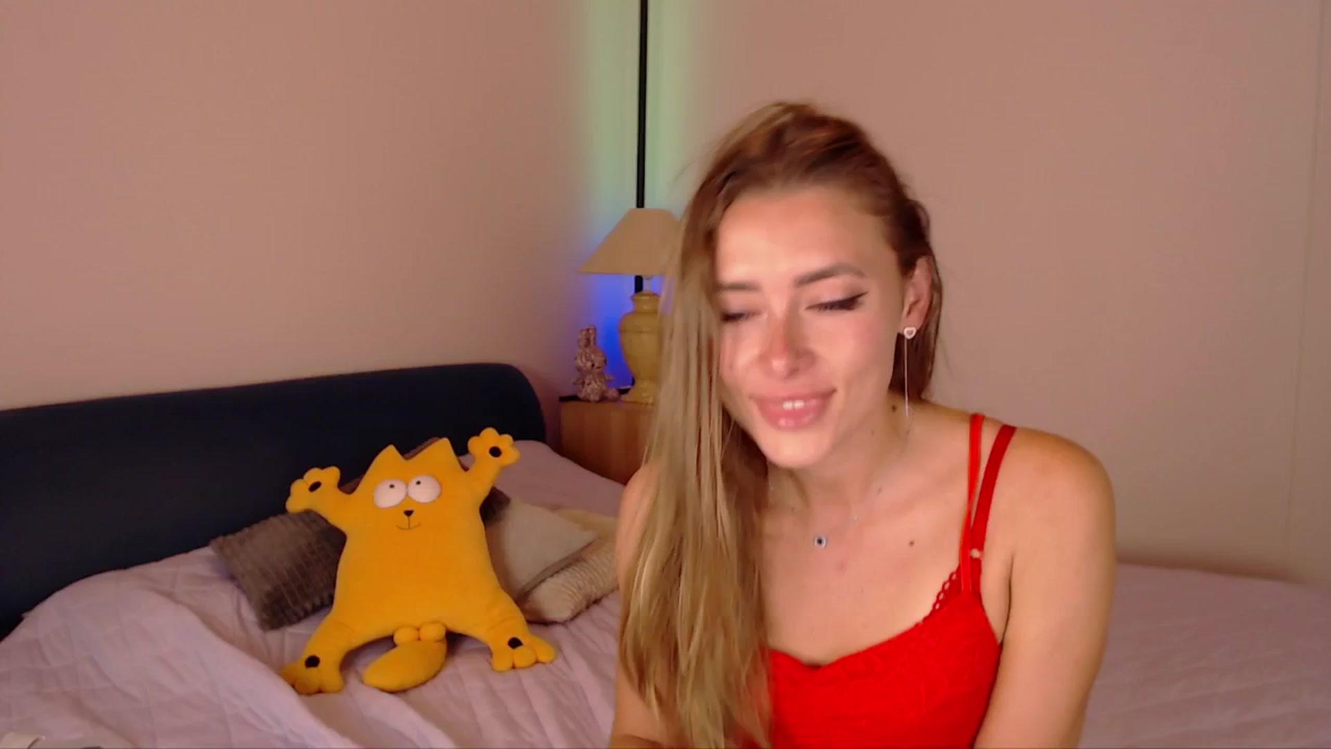Gallery image thumbnail from SimonsWife's myfreecams stream on, 09/28/2025, 13:45 image 9 of 20