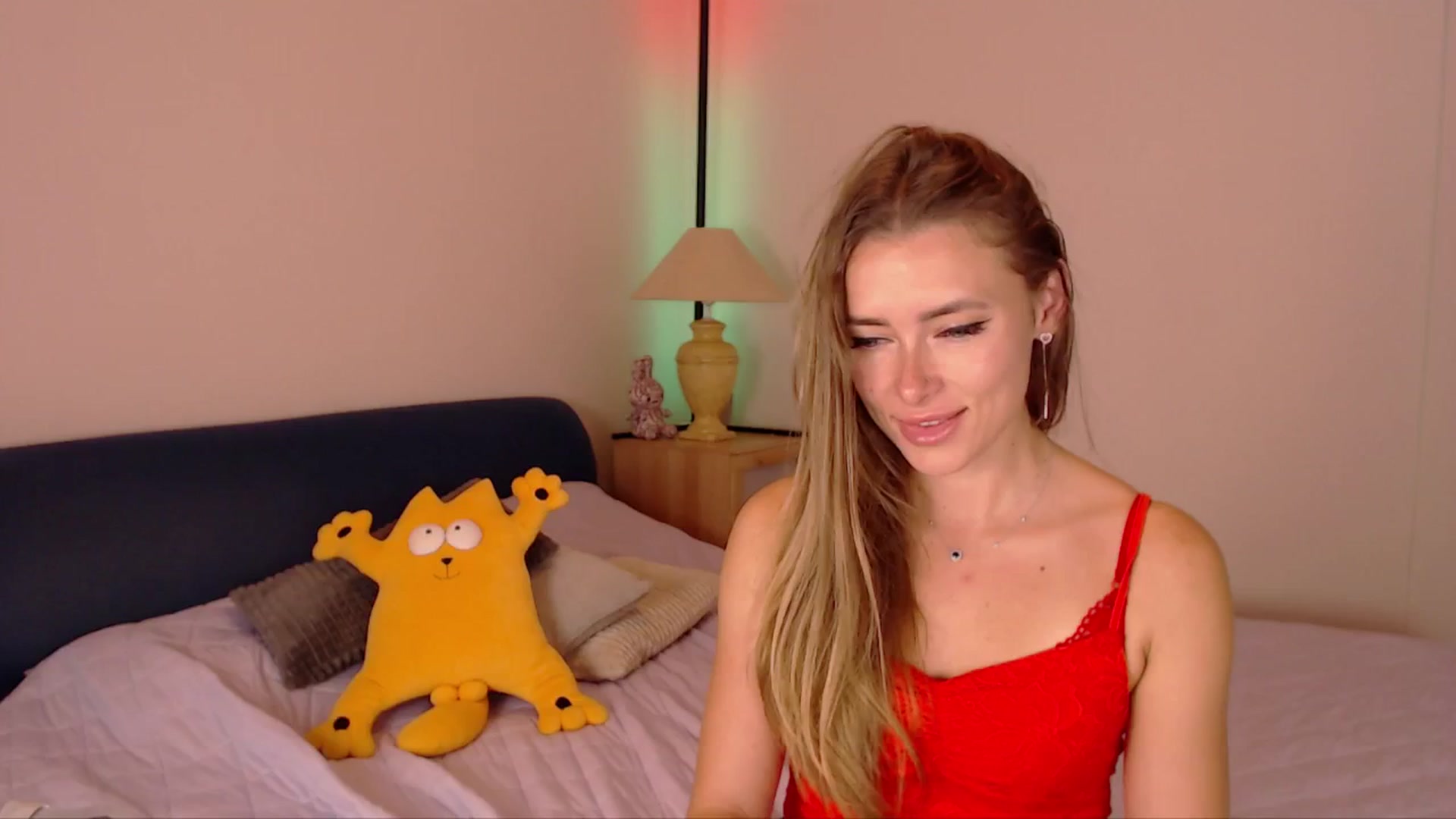Gallery image thumbnail from SimonsWife's myfreecams stream on, 09/28/2025, 13:45 image 16 of 20
