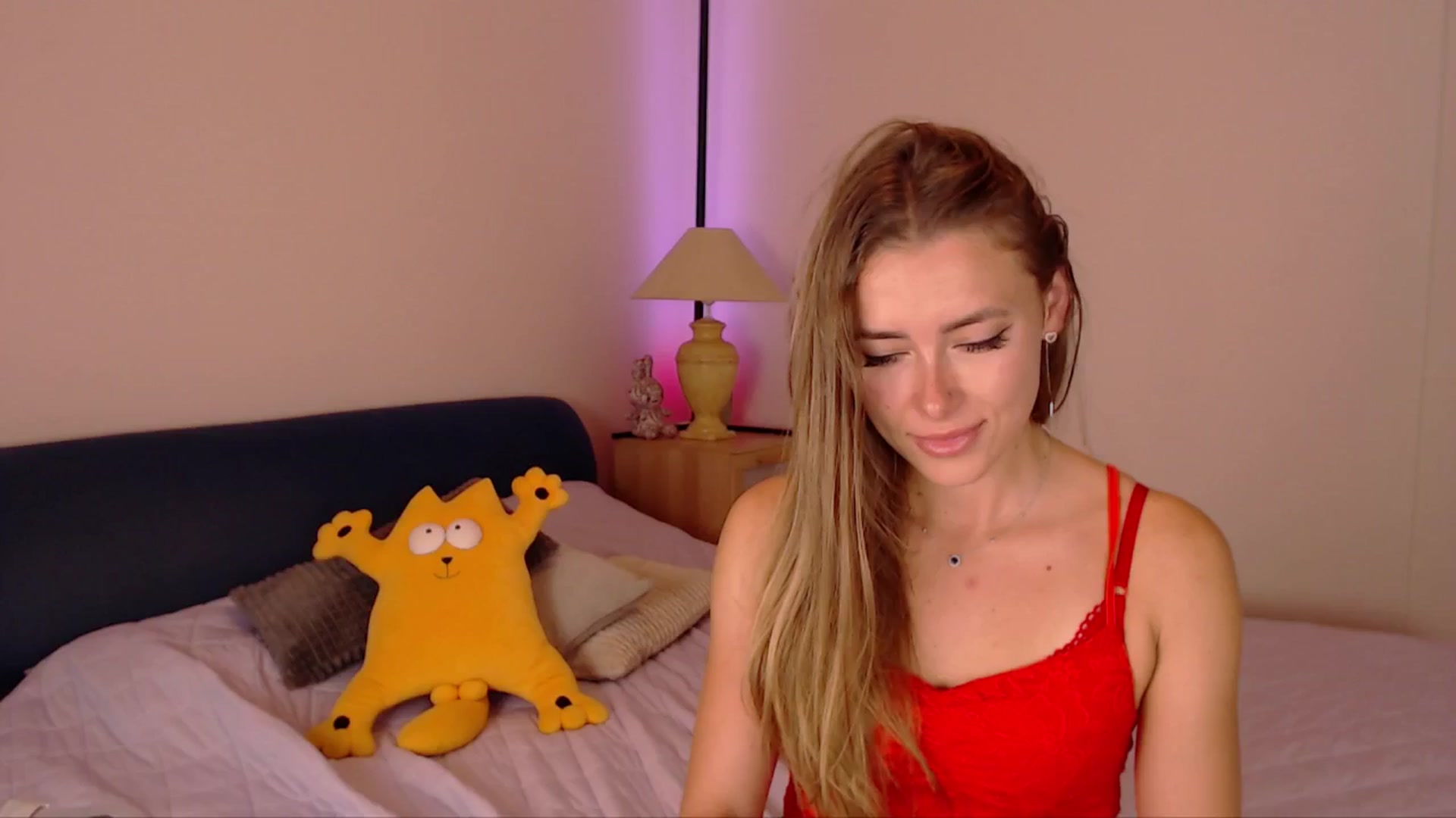 Gallery image thumbnail from SimonsWife's myfreecams stream on, 09/28/2025, 13:45 image 11 of 20