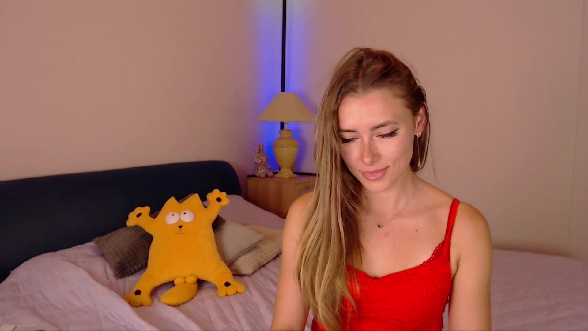 Gallery image thumbnail from SimonsWife's myfreecams stream on, 09/28/2025, 13:45 image 15 of 20