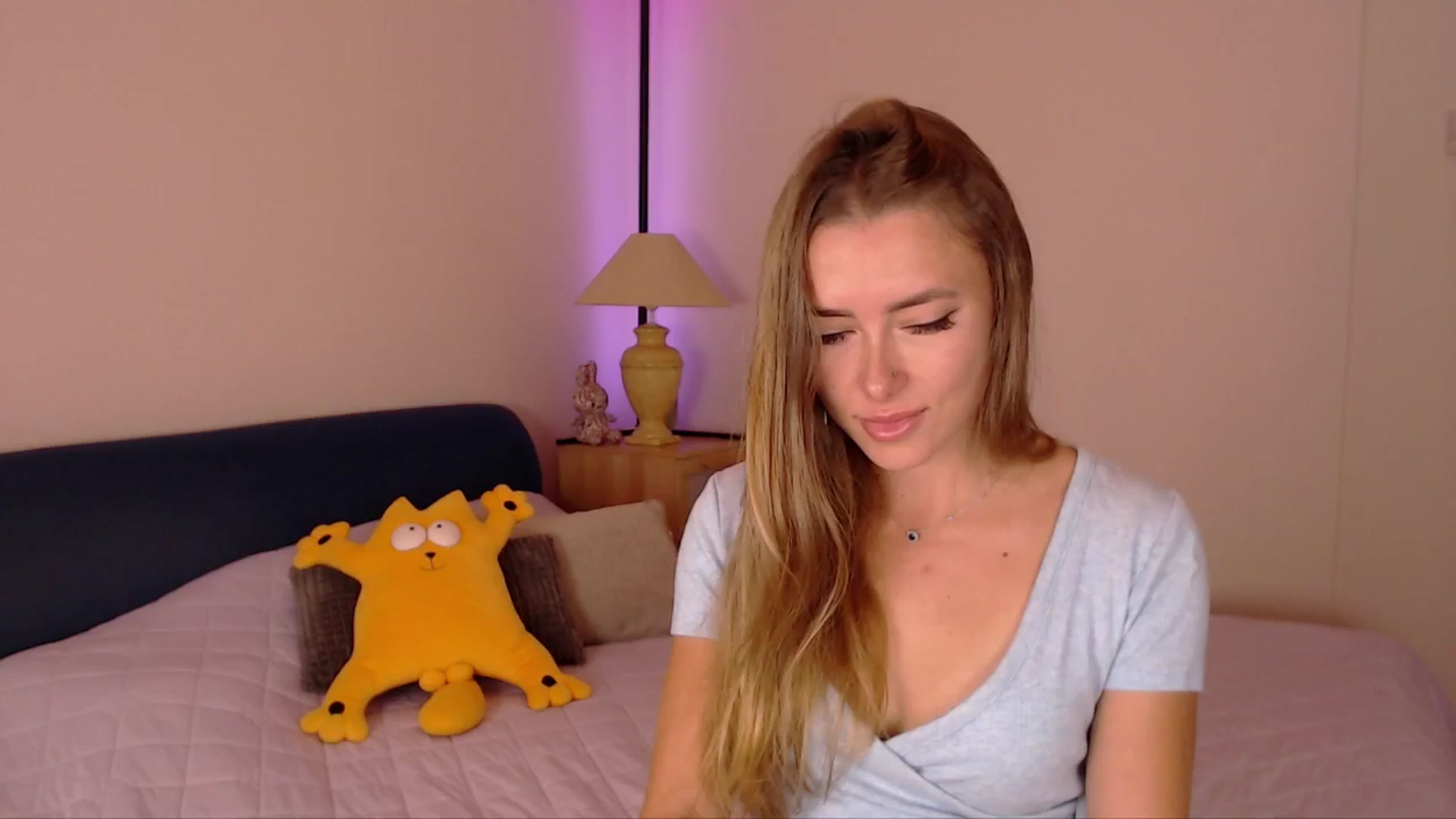 Gallery image thumbnail from SimonsWife's myfreecams stream on, 09/29/2025, 14:52 image 9 of 20