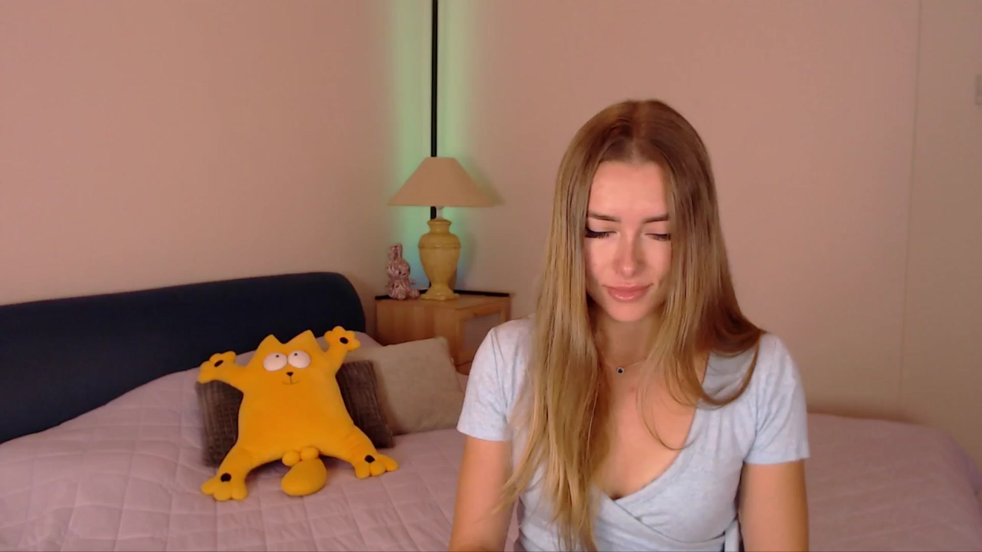 Gallery image thumbnail from SimonsWife's myfreecams stream on, 09/29/2025, 14:52 image 4 of 20