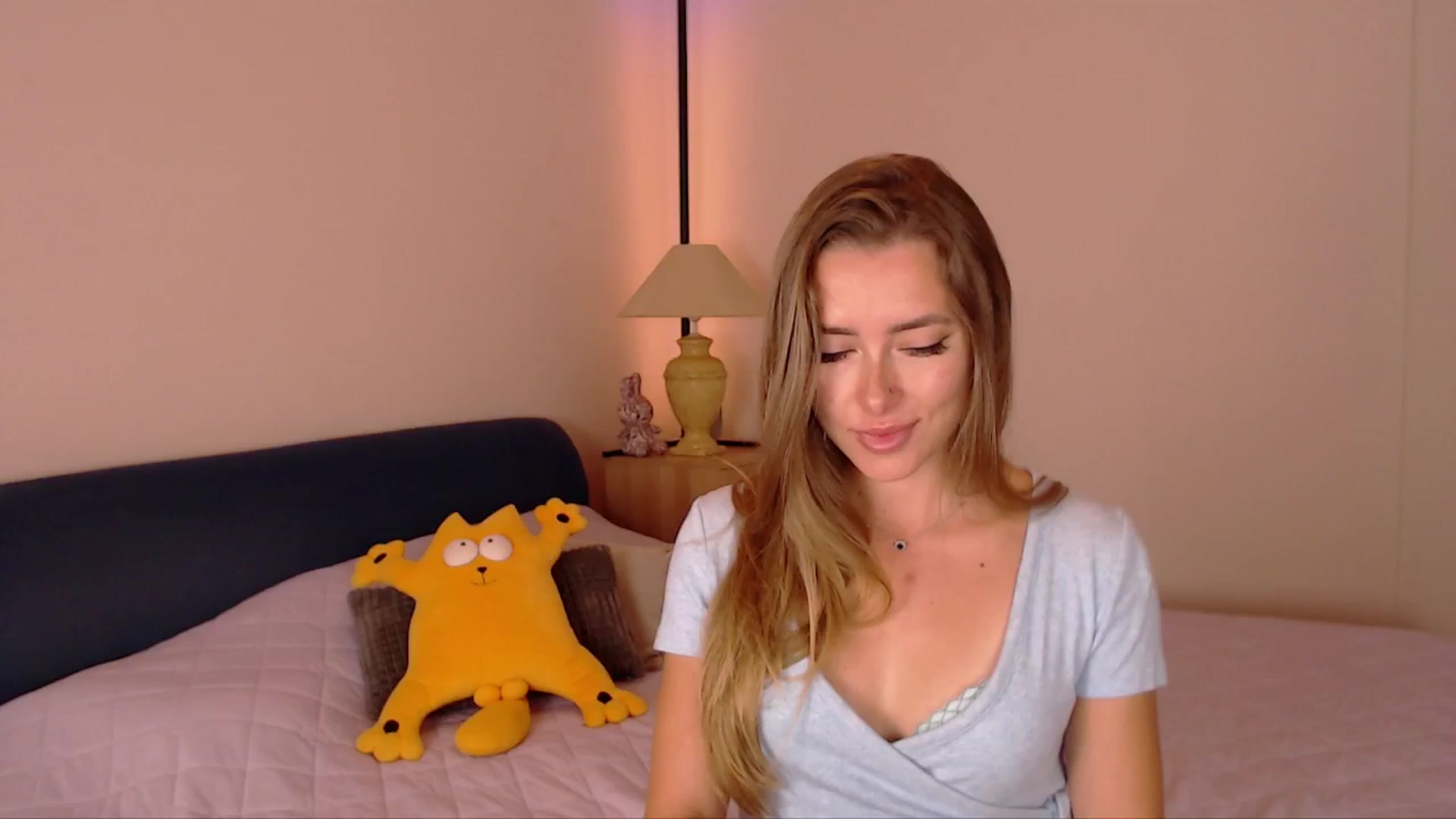Gallery image thumbnail from SimonsWife's myfreecams stream on, 09/29/2025, 17:05 image 17 of 20