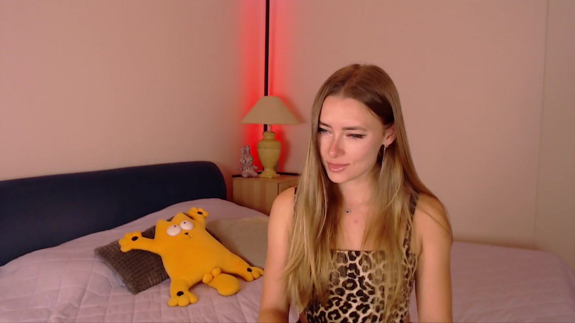 Gallery image thumbnail from SimonsWife's myfreecams stream on, 10/01/2025, 14:23 image 4 of 20