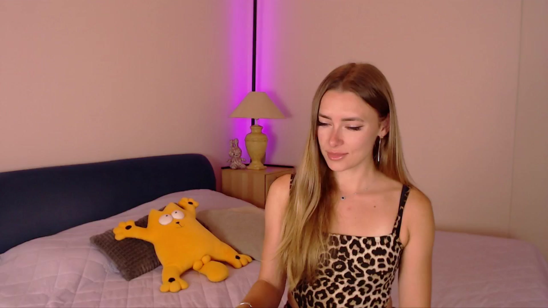 Gallery image thumbnail from SimonsWife's myfreecams stream on, 10/01/2025, 14:23 image 8 of 20