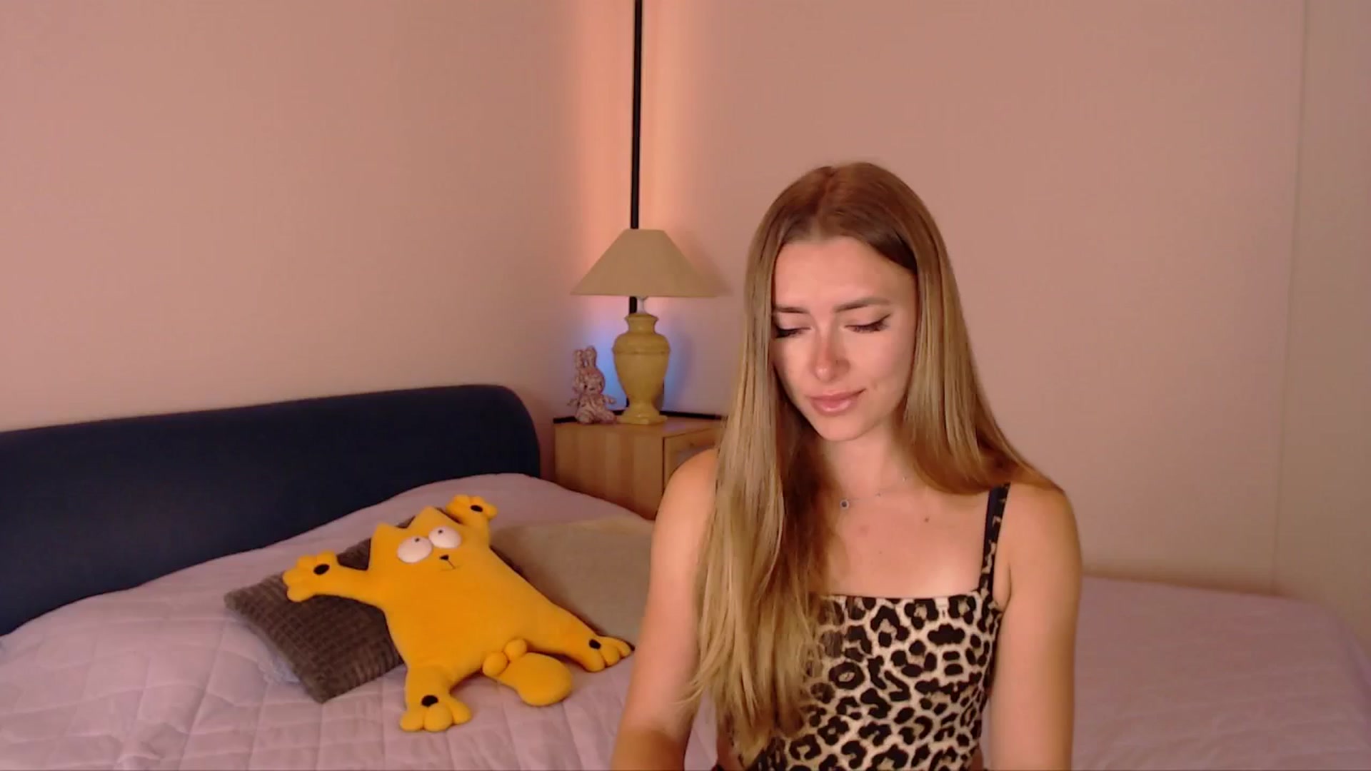 Gallery image thumbnail from SimonsWife's myfreecams stream on, 10/01/2025, 14:23 image 12 of 20