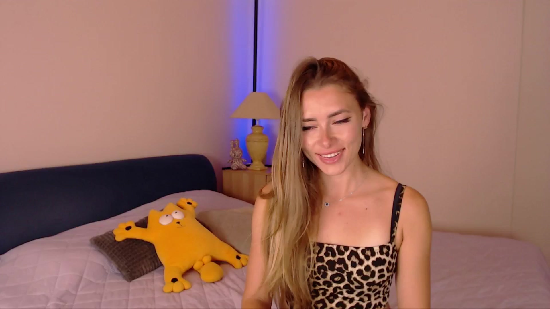 Gallery image thumbnail from SimonsWife's myfreecams stream on, 10/01/2025, 14:46 image 17 of 20