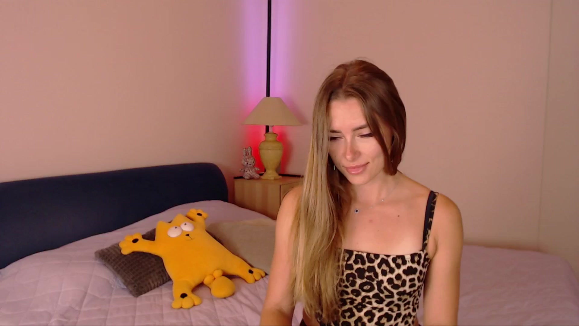 Gallery image thumbnail from SimonsWife's myfreecams stream on, 10/01/2025, 14:46 image 15 of 20