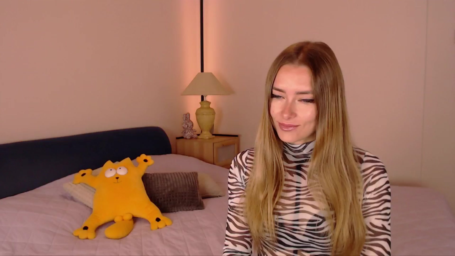 Gallery image thumbnail from SimonsWife's myfreecams stream on, 10/06/2025, 13:11 image 6 of 20