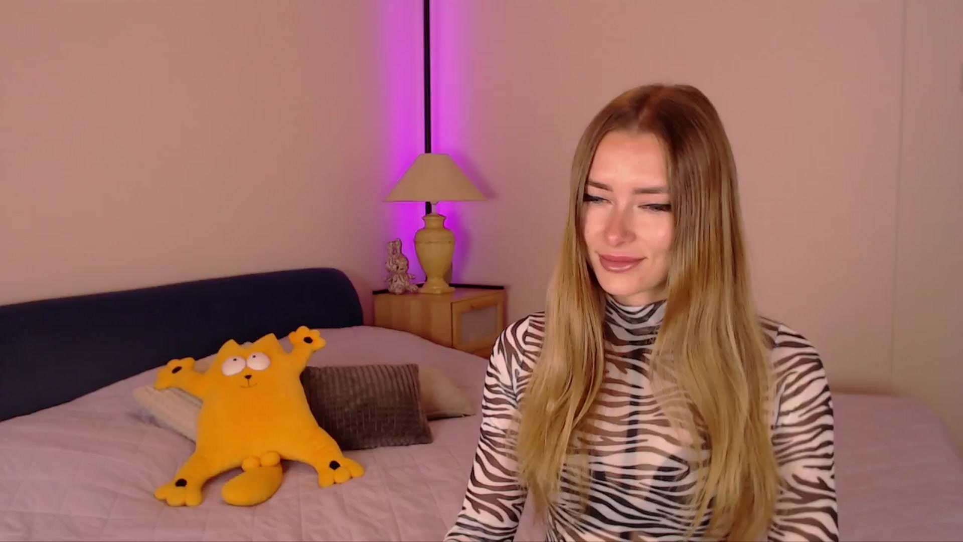 Gallery image thumbnail from SimonsWife's myfreecams stream on, 10/06/2025, 13:11 image 17 of 20