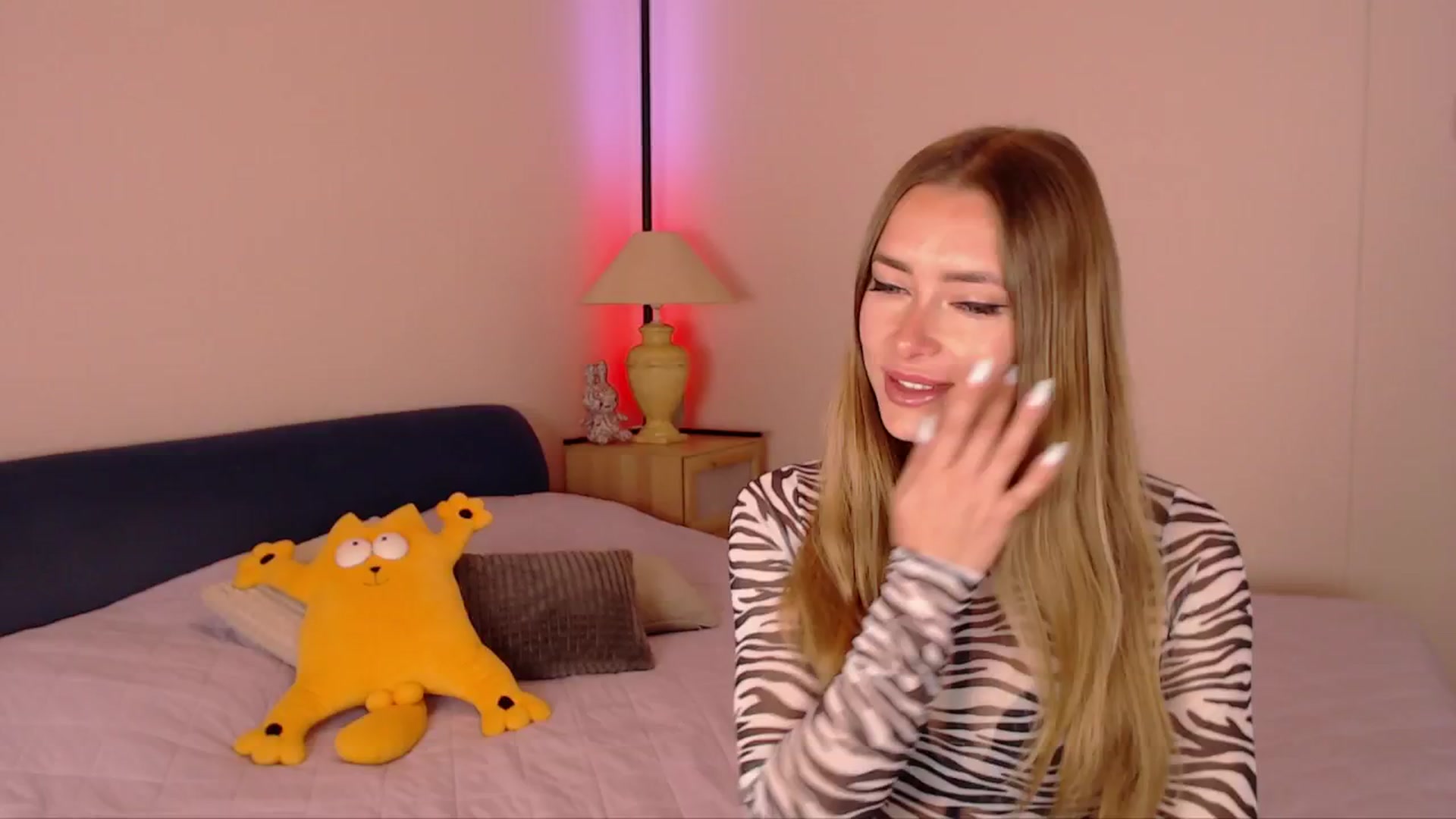 Gallery image thumbnail from SimonsWife's myfreecams stream on, 10/06/2025, 13:11 image 1 of 20