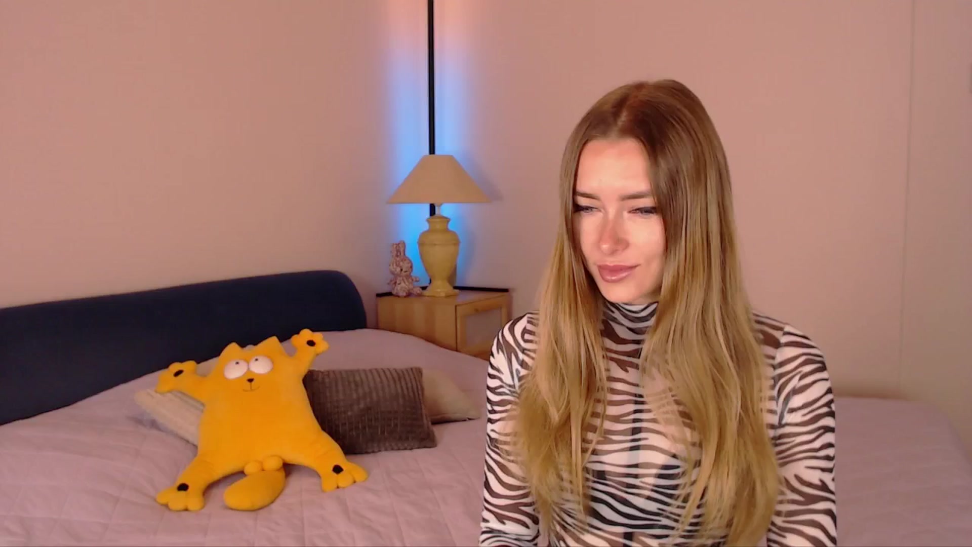 Gallery image thumbnail from SimonsWife's myfreecams stream on, 10/06/2025, 13:11 image 3 of 20