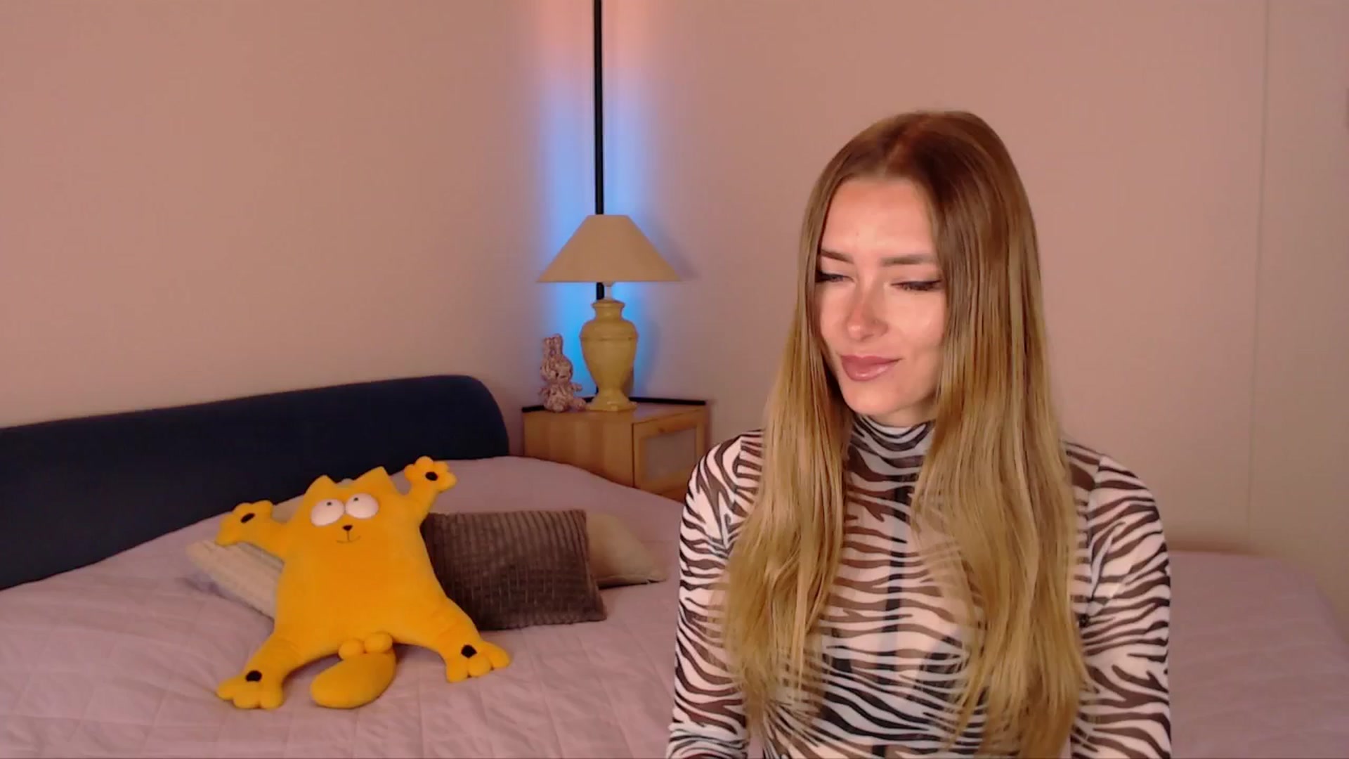 Gallery image thumbnail from SimonsWife's myfreecams stream on, 10/06/2025, 13:11 image 13 of 20
