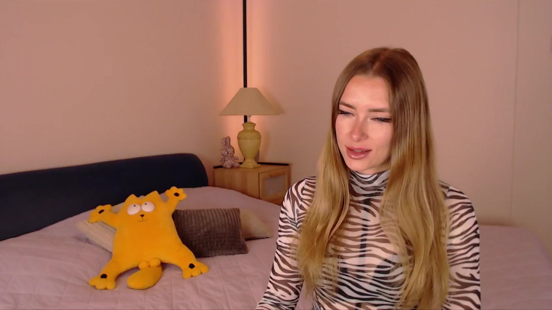 Gallery image thumbnail from SimonsWife's myfreecams stream on, 10/06/2025, 13:11 image 16 of 20