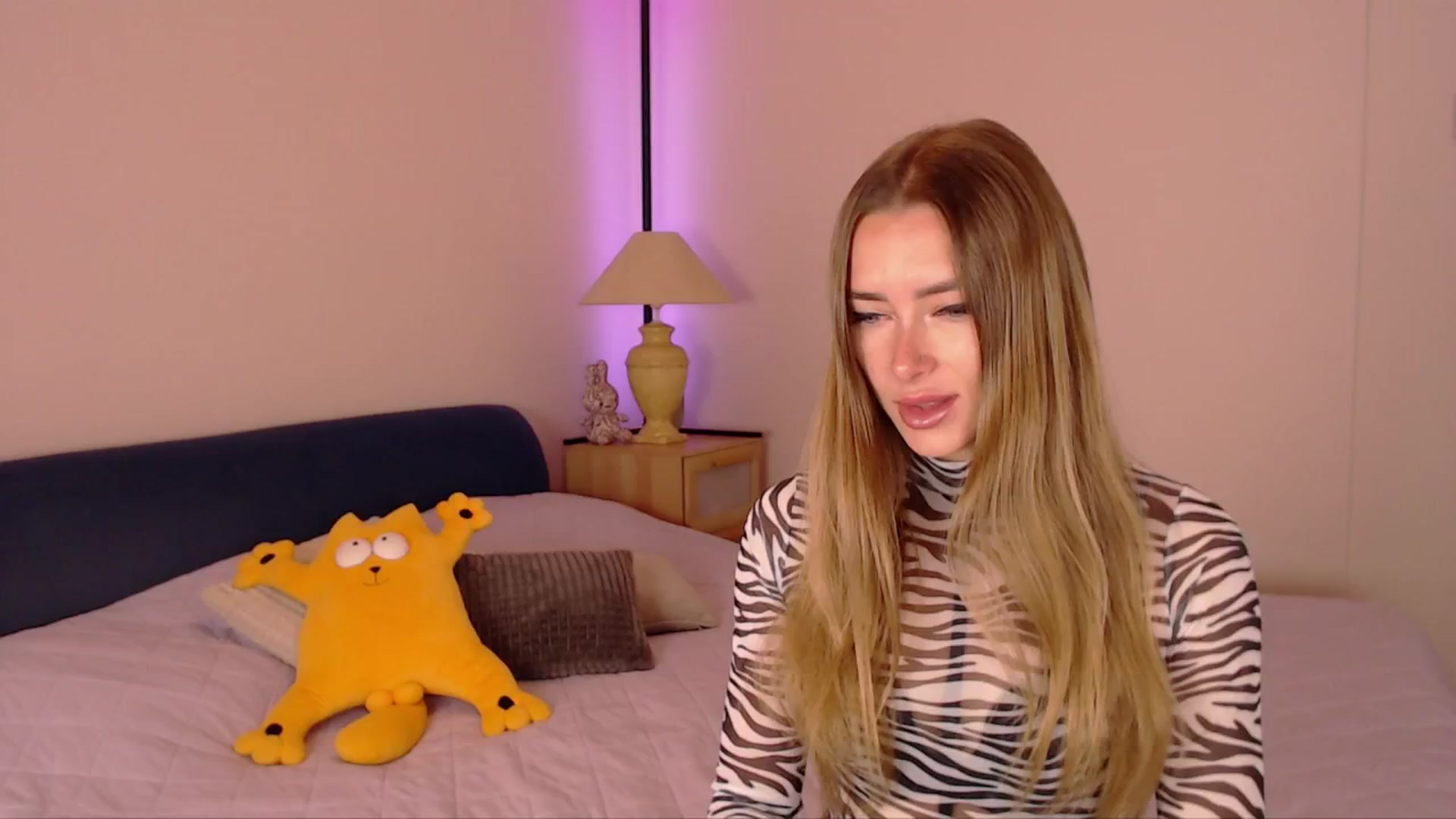 Gallery image thumbnail from SimonsWife's myfreecams stream on, 10/06/2025, 13:11 image 4 of 20