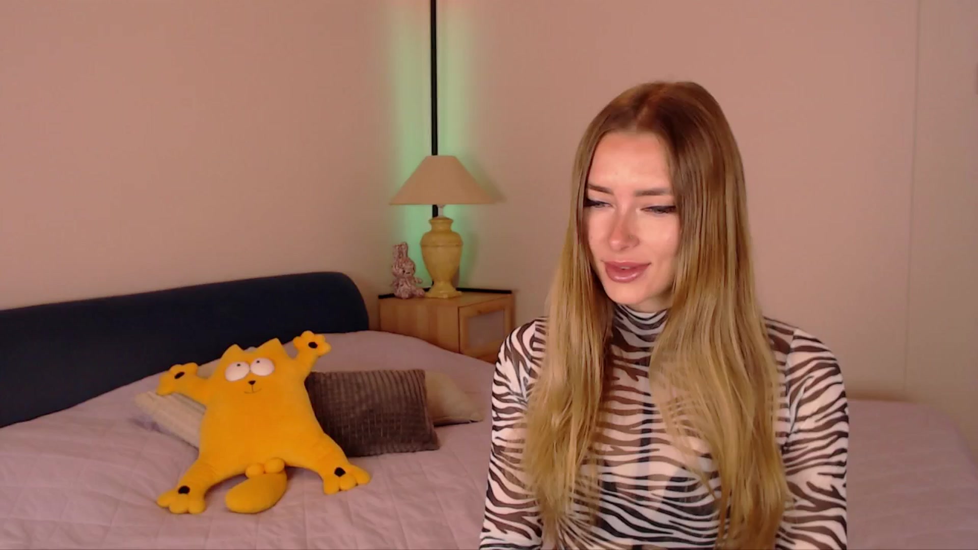 Gallery image thumbnail from SimonsWife's myfreecams stream on, 10/06/2025, 13:11 image 15 of 20