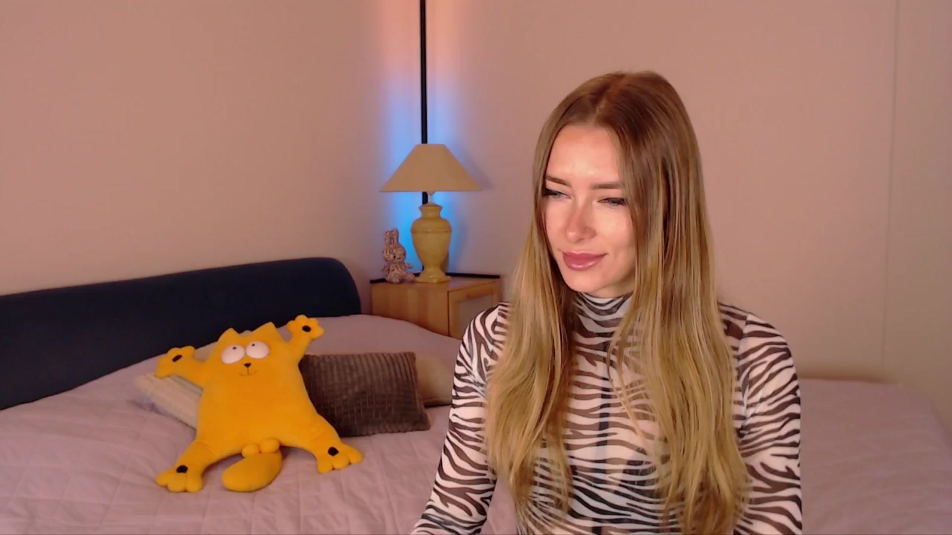 Gallery image thumbnail from SimonsWife's myfreecams stream on, 10/06/2025, 15:14 image 6 of 20