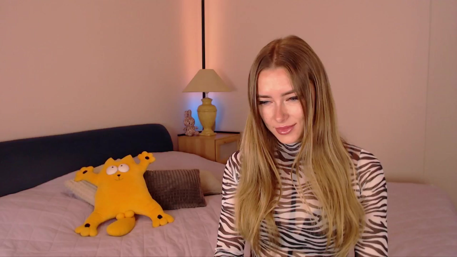 Gallery image thumbnail from SimonsWife's myfreecams stream on, 10/06/2025, 15:14 image 8 of 20