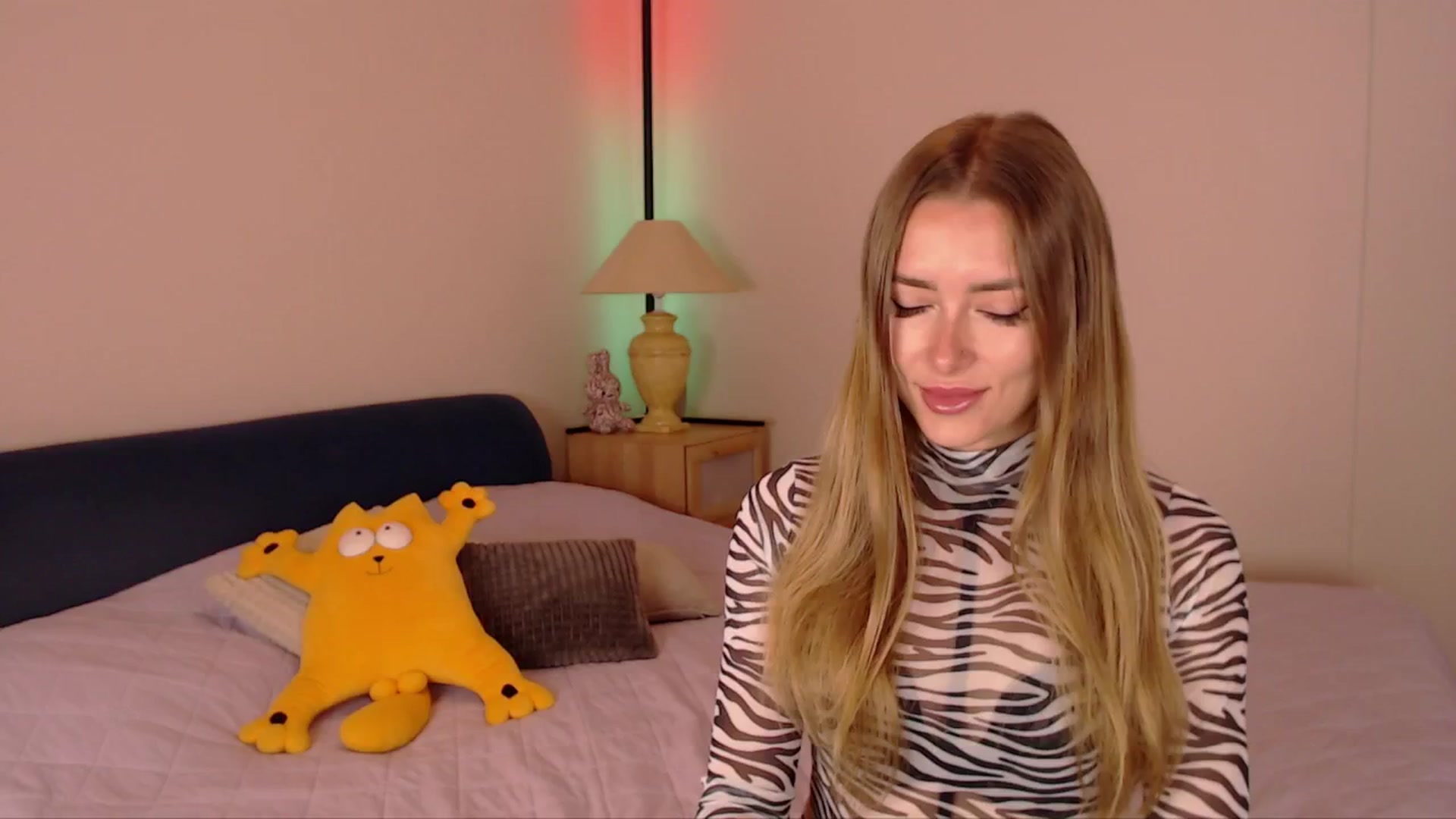 Gallery image thumbnail from SimonsWife's myfreecams stream on, 10/06/2025, 15:14 image 3 of 20