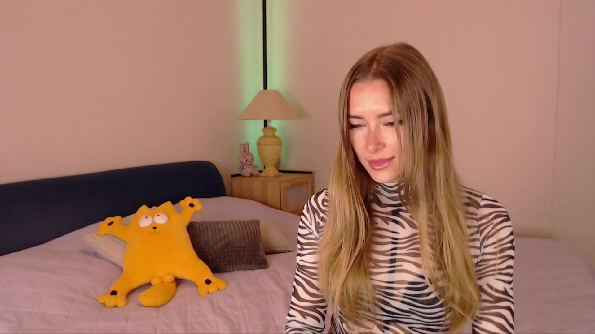 Gallery image thumbnail from SimonsWife's myfreecams stream on, 10/06/2025, 15:14 image 1 of 20