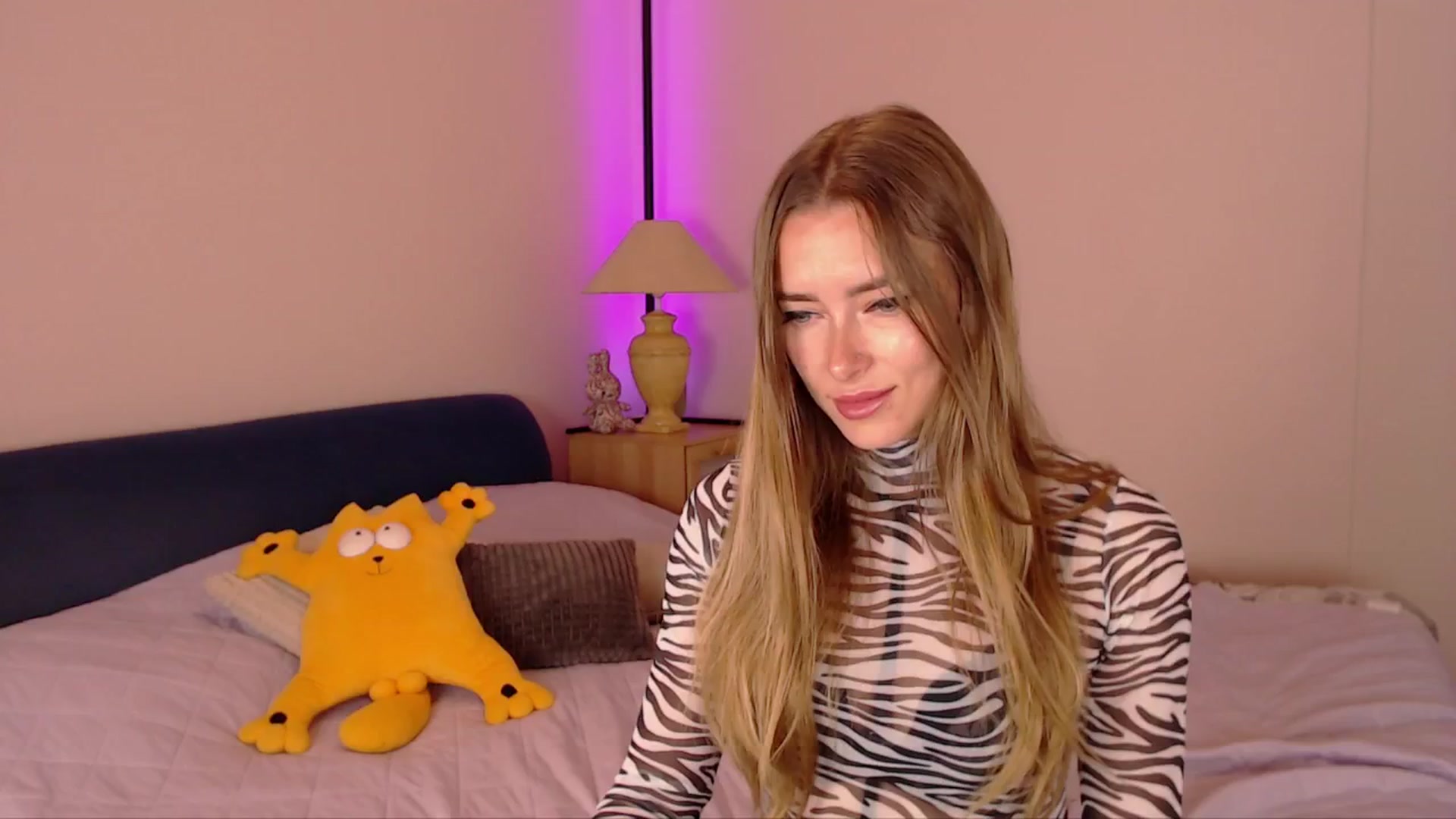 Gallery image thumbnail from SimonsWife's myfreecams stream on, 10/06/2025, 15:14 image 17 of 20