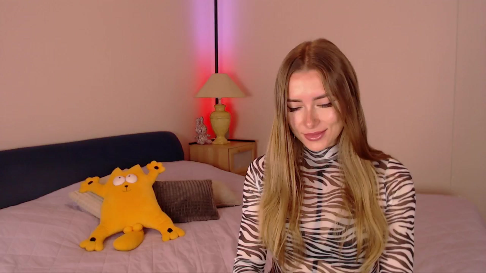 Gallery image thumbnail from SimonsWife's myfreecams stream on, 10/06/2025, 15:14 image 9 of 20