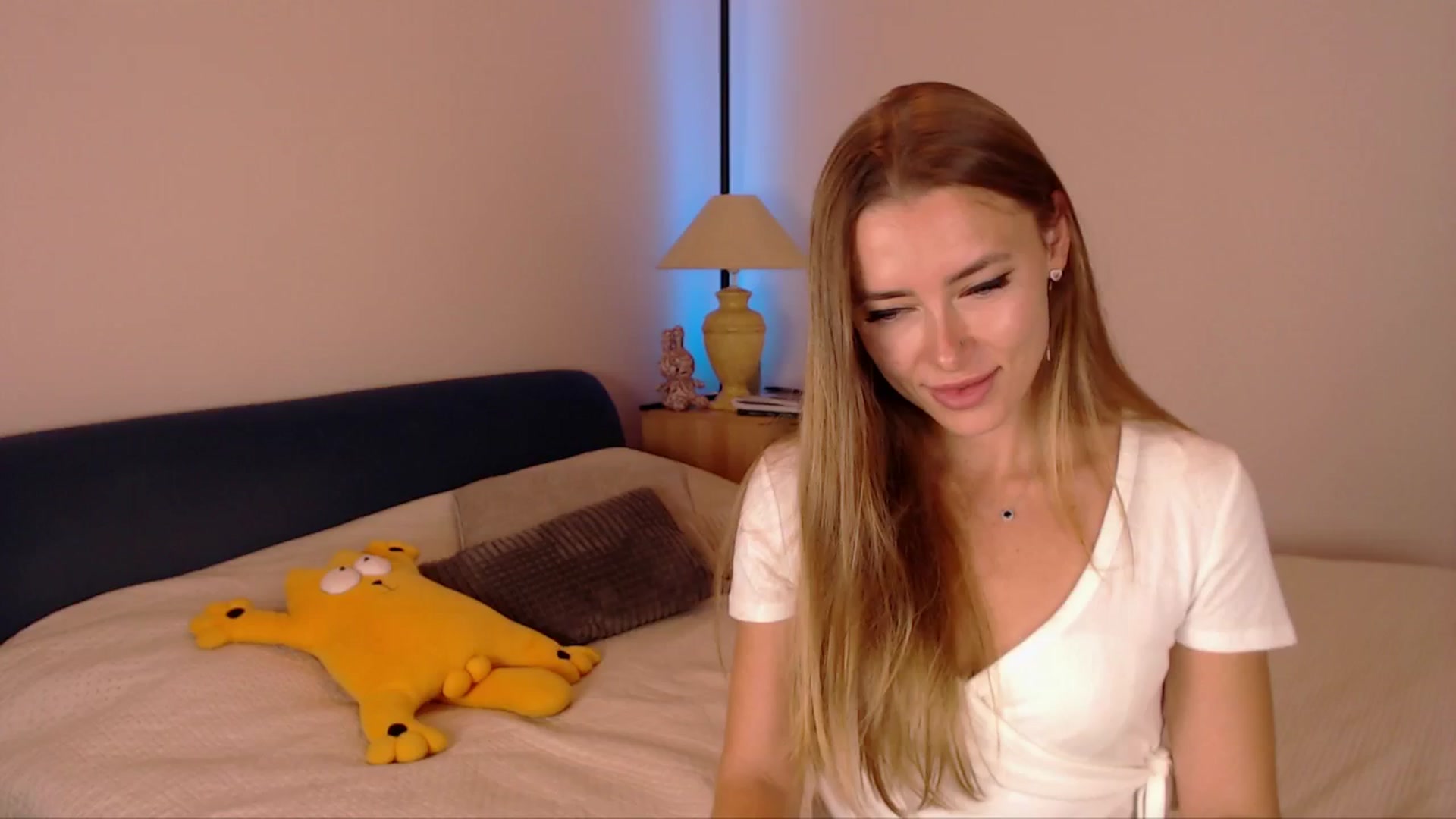 Gallery image thumbnail from SimonsWife's myfreecams stream on, 10/08/2025, 14:20 image 16 of 20