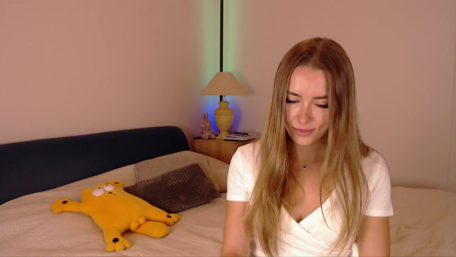 Gallery image thumbnail from SimonsWife's myfreecams stream on, 10/08/2025, 14:20 image 11 of 20