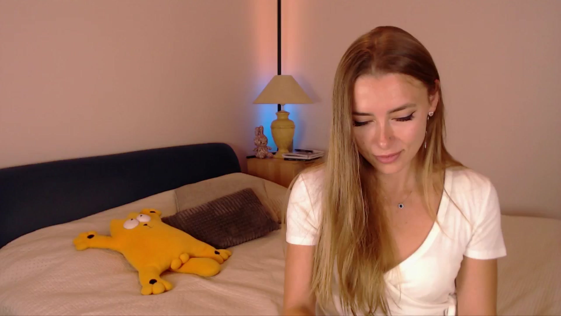 Gallery image thumbnail from SimonsWife's myfreecams stream on, 10/08/2025, 14:20 image 15 of 20
