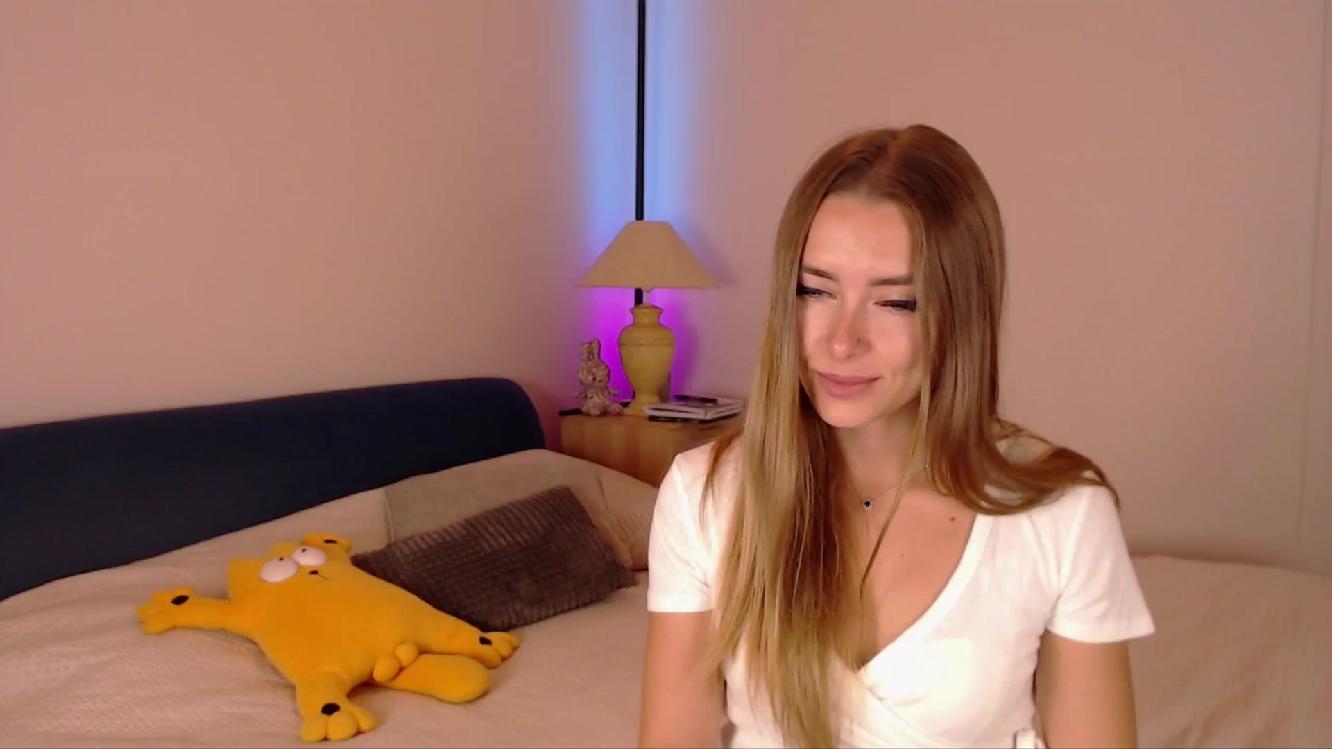 Gallery image thumbnail from SimonsWife's myfreecams stream on, 10/08/2025, 14:20 image 4 of 20