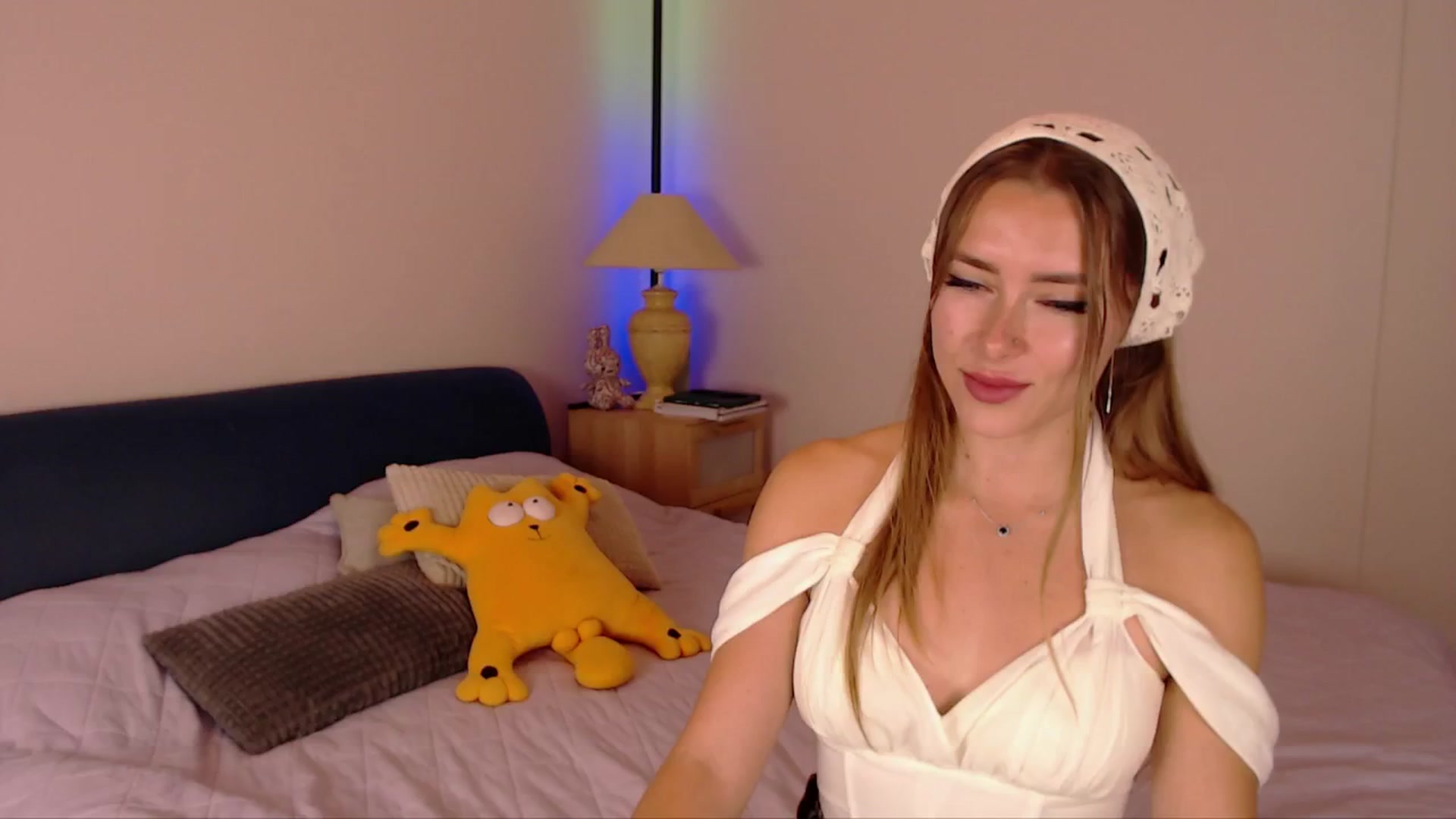 Gallery image thumbnail from SimonsWife's myfreecams stream on, 10/09/2025, 16:14 image 2 of 20