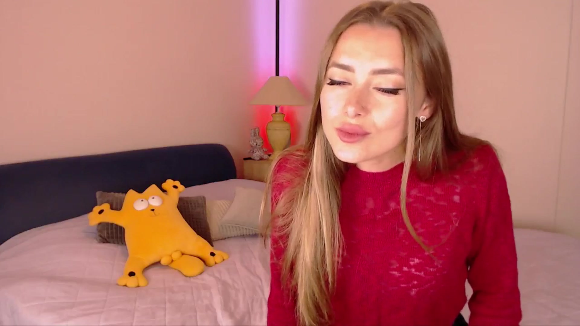 Gallery image thumbnail from SimonsWife's myfreecams stream on, 10/12/2025, 14:00 image 7 of 20