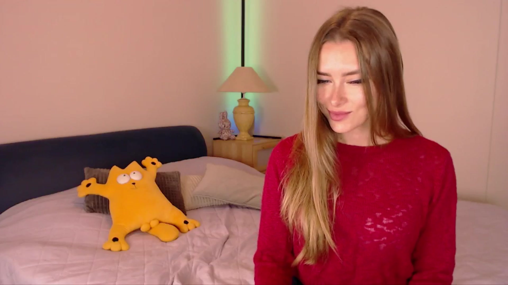 Gallery image thumbnail from SimonsWife's myfreecams stream on, 10/12/2025, 14:00 image 15 of 20