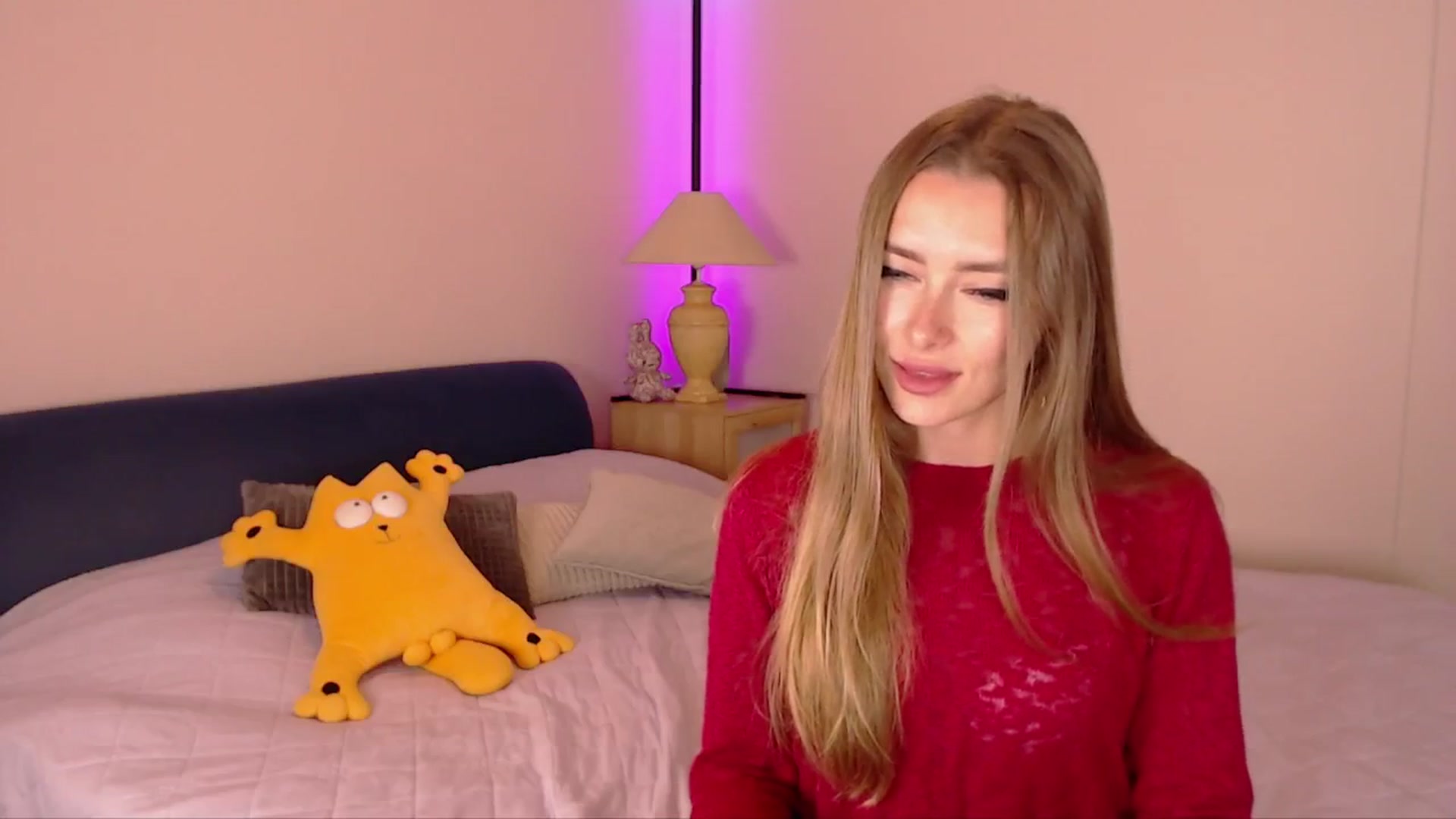 Gallery image thumbnail from SimonsWife's myfreecams stream on, 10/12/2025, 14:00 image 12 of 20