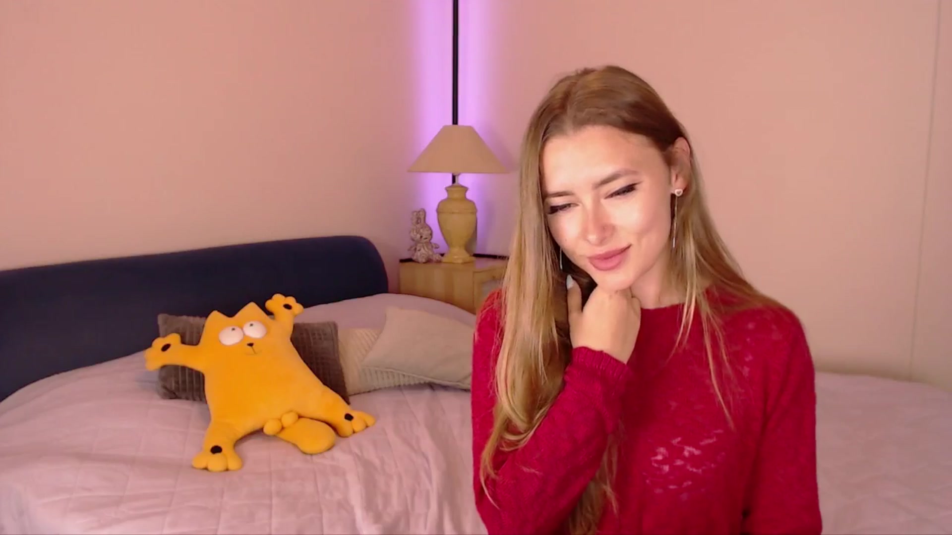 Gallery image thumbnail from SimonsWife's myfreecams stream on, 10/12/2025, 14:00 image 13 of 20
