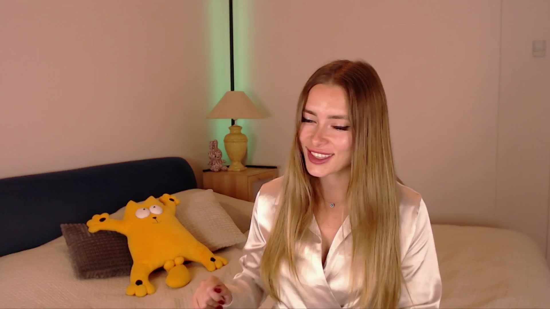 Gallery image thumbnail from SimonsWife's myfreecams stream on, 10/13/2025, 17:05 image 6 of 20