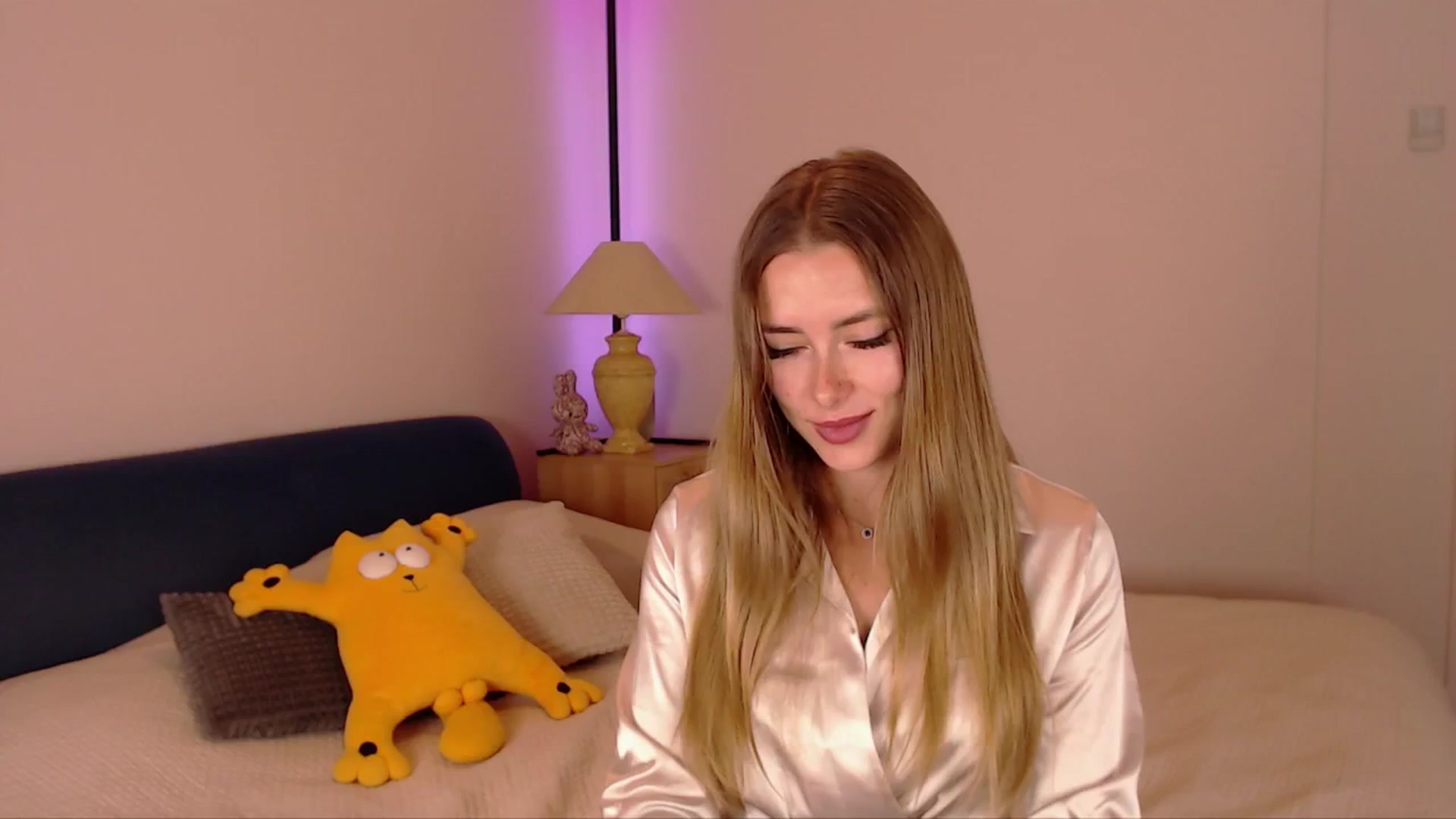 Gallery image thumbnail from SimonsWife's myfreecams stream on, 10/13/2025, 17:05 image 4 of 20