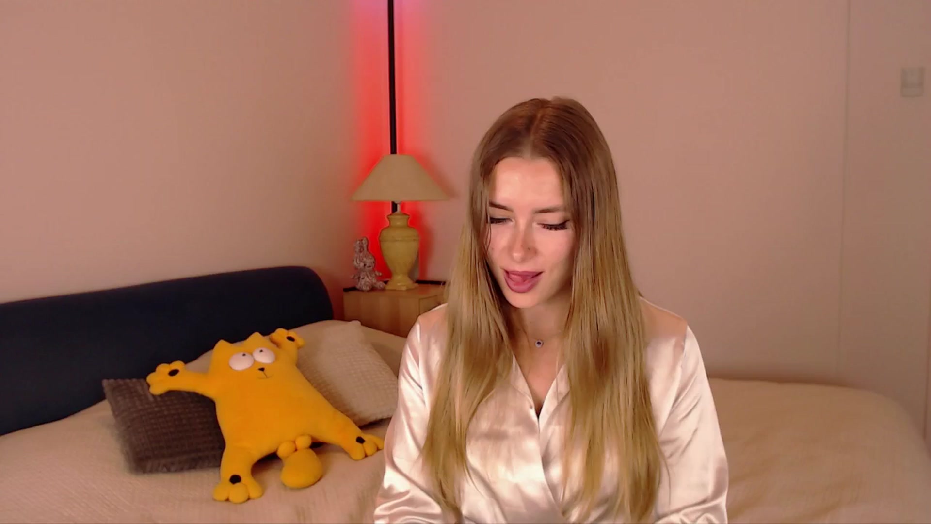 Gallery image thumbnail from SimonsWife's myfreecams stream on, 10/13/2025, 17:05 image 5 of 20