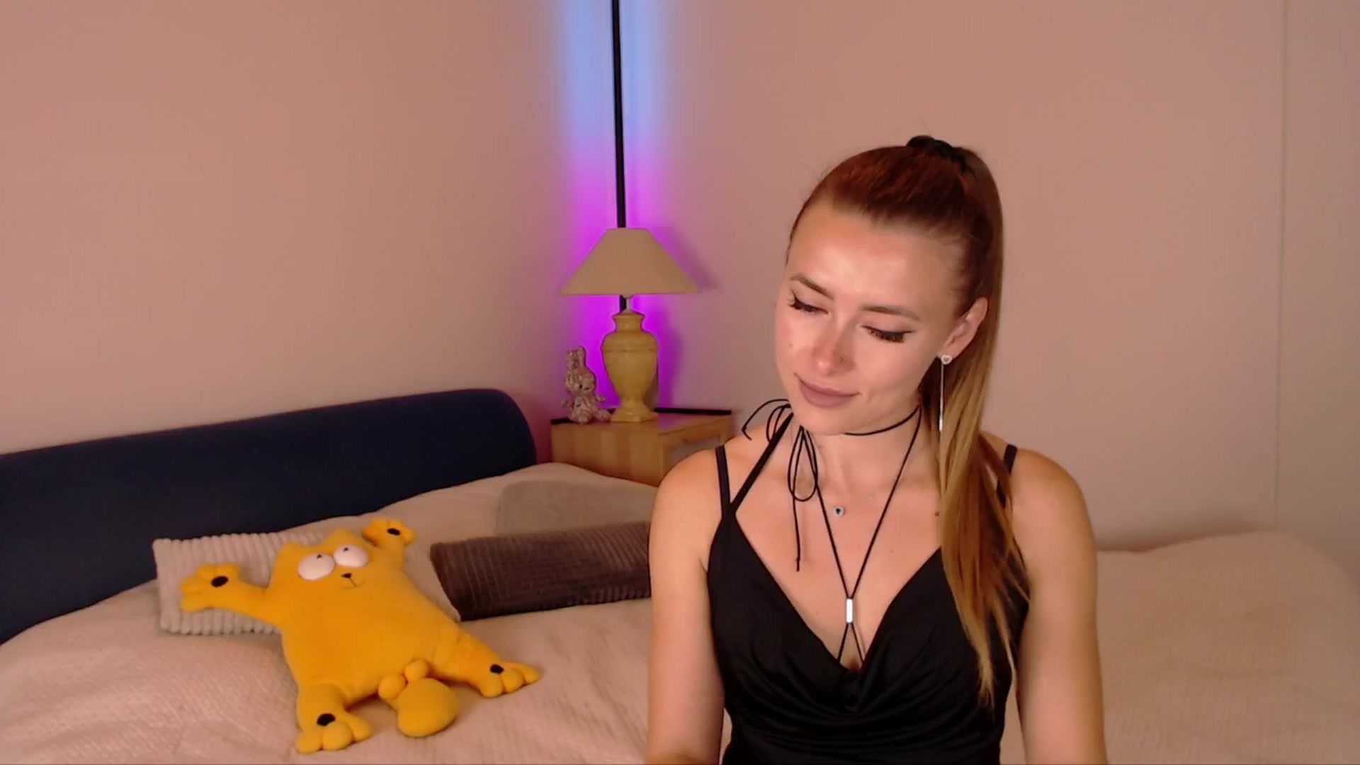 Gallery image thumbnail from SimonsWife's myfreecams stream on, 10/15/2025, 15:08 image 6 of 20