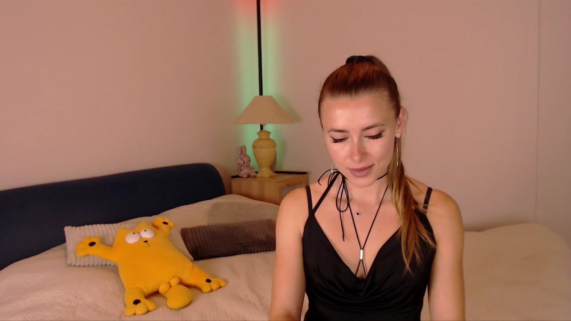 Gallery image thumbnail from SimonsWife's myfreecams stream on, 10/15/2025, 15:08 image 9 of 20
