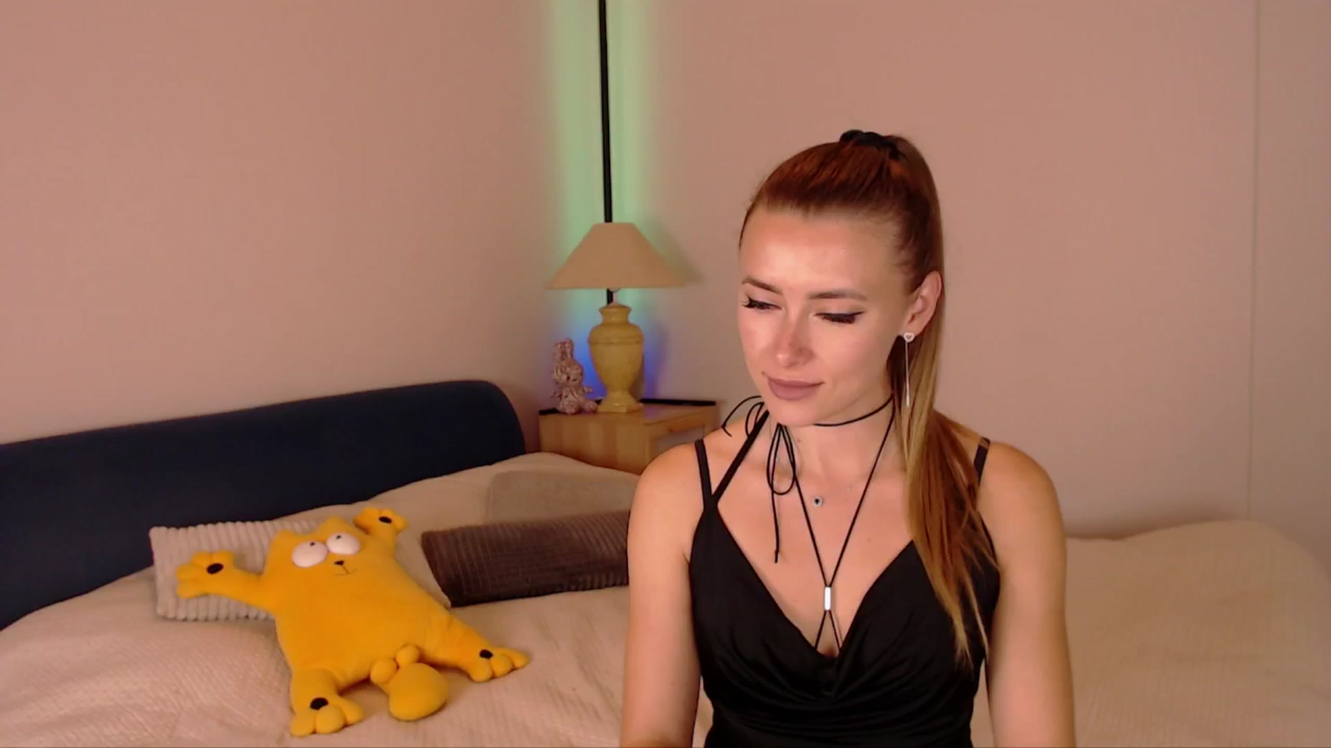 Gallery image thumbnail from SimonsWife's myfreecams stream on, 10/15/2025, 15:08 image 5 of 20