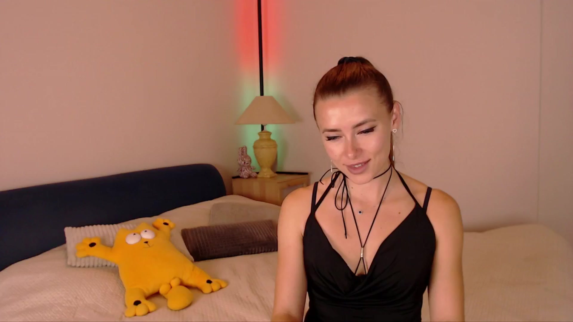 Gallery image thumbnail from SimonsWife's myfreecams stream on, 10/15/2025, 15:08 image 13 of 20