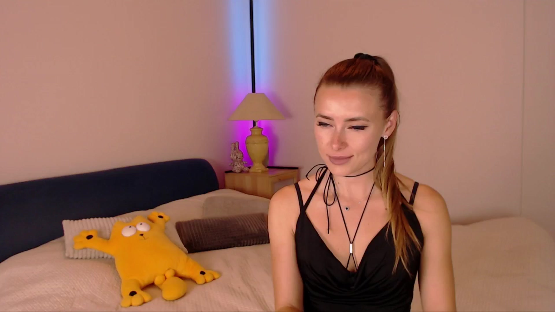 Gallery image thumbnail from SimonsWife's myfreecams stream on, 10/15/2025, 15:08 image 8 of 20