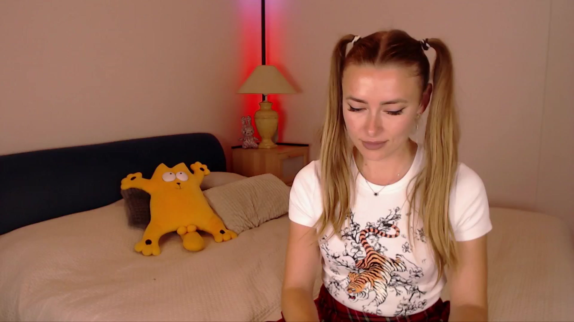 Gallery image thumbnail from SimonsWife's myfreecams stream on, 10/19/2025, 15:05 image 2 of 20