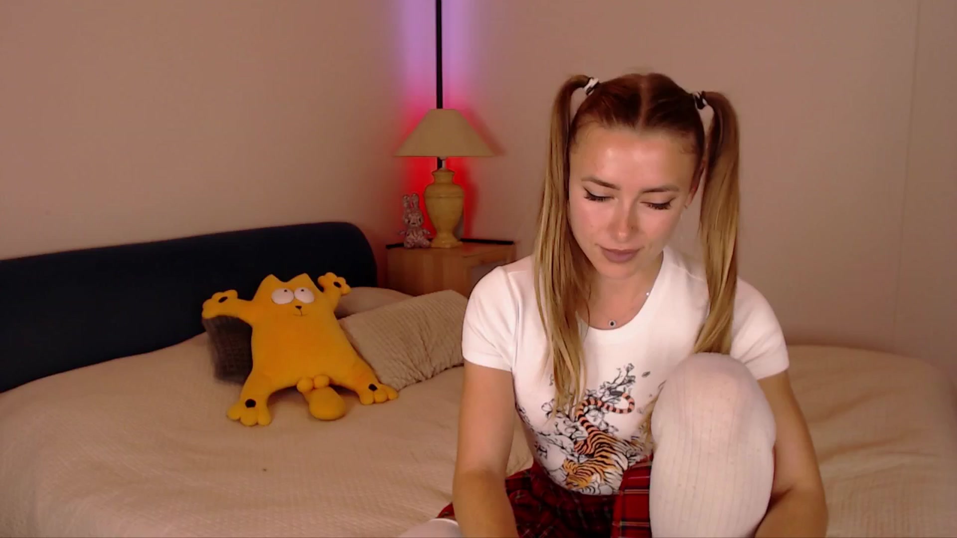 Gallery image thumbnail from SimonsWife's myfreecams stream on, 10/19/2025, 15:05 image 17 of 20