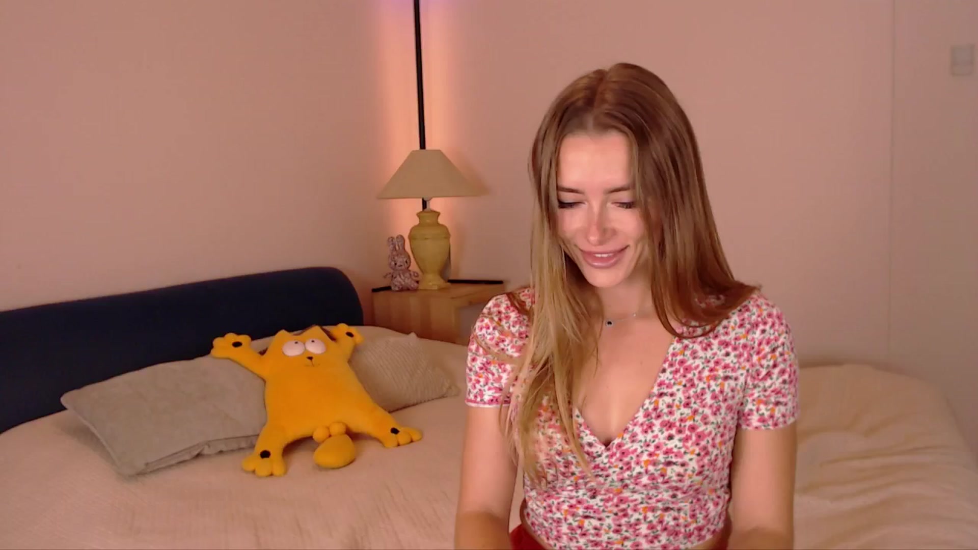 Gallery image thumbnail from SimonsWife's myfreecams stream on, 10/22/2025, 15:05 image 13 of 20