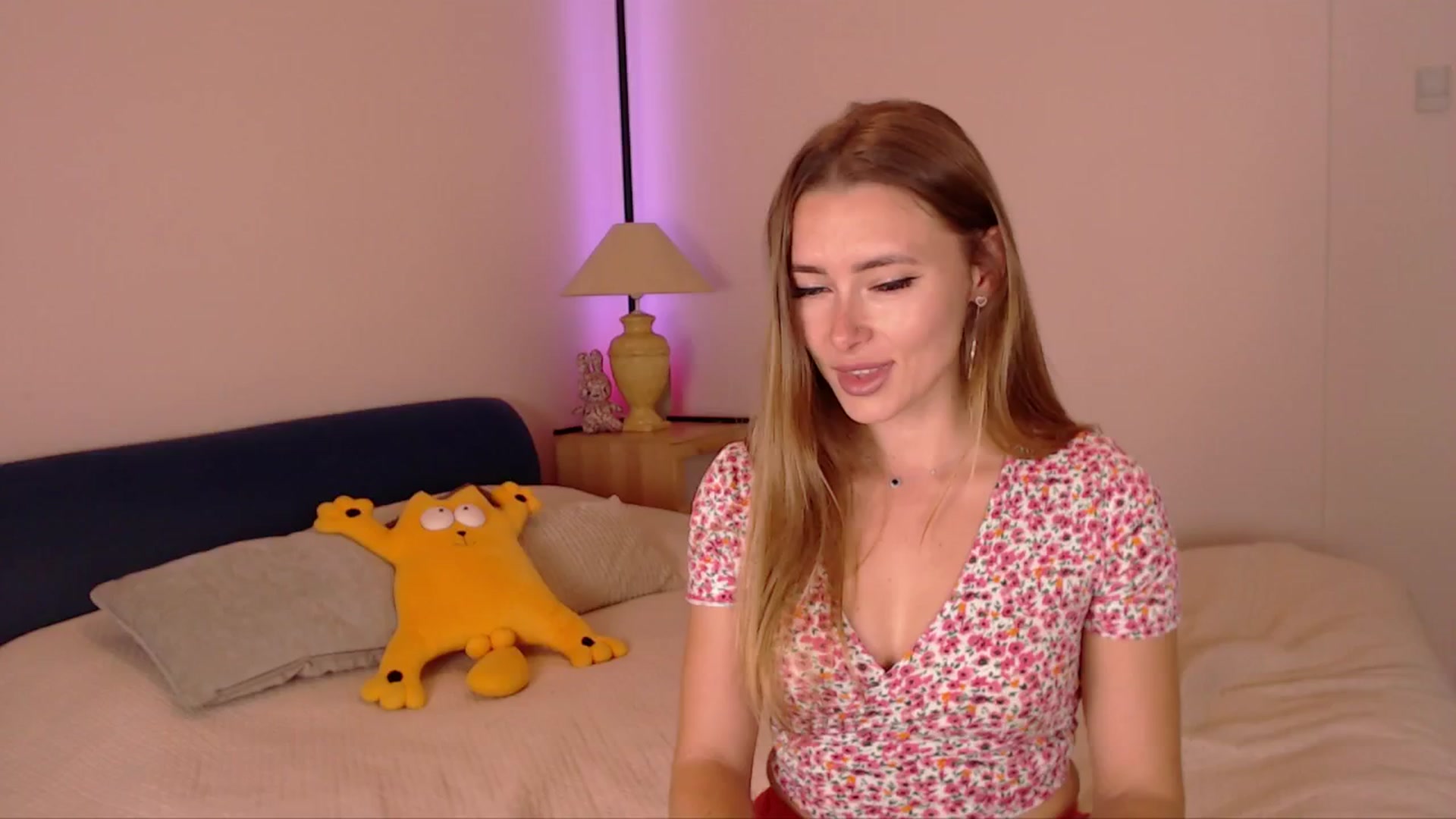 Gallery image thumbnail from SimonsWife's myfreecams stream on, 10/22/2025, 15:05 image 15 of 20